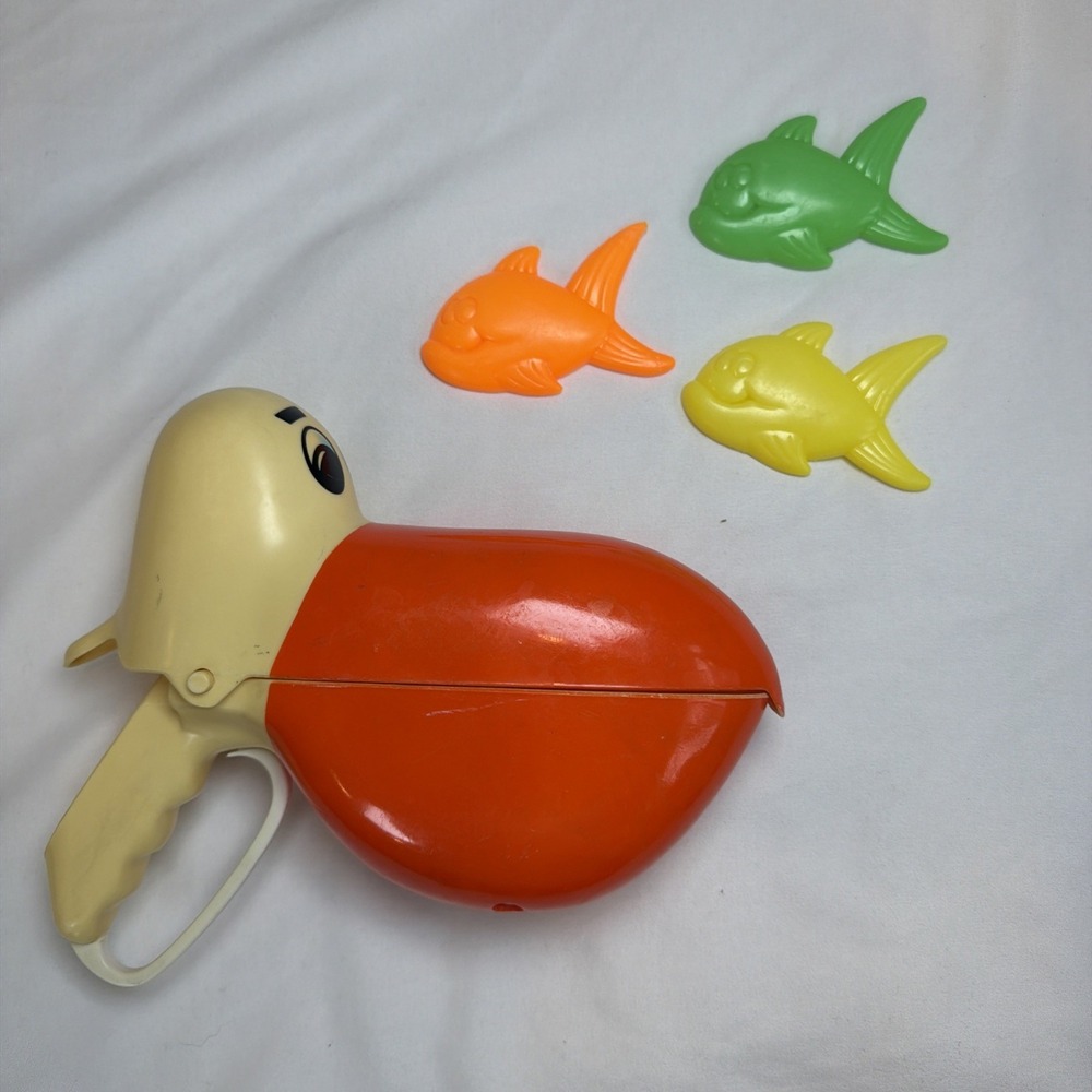 Vintage 1990‎ Hard Plastic Pelican With Fish Sheicore Bath Game